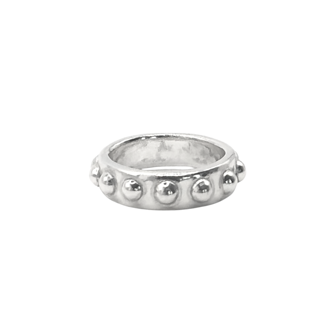 studded ring